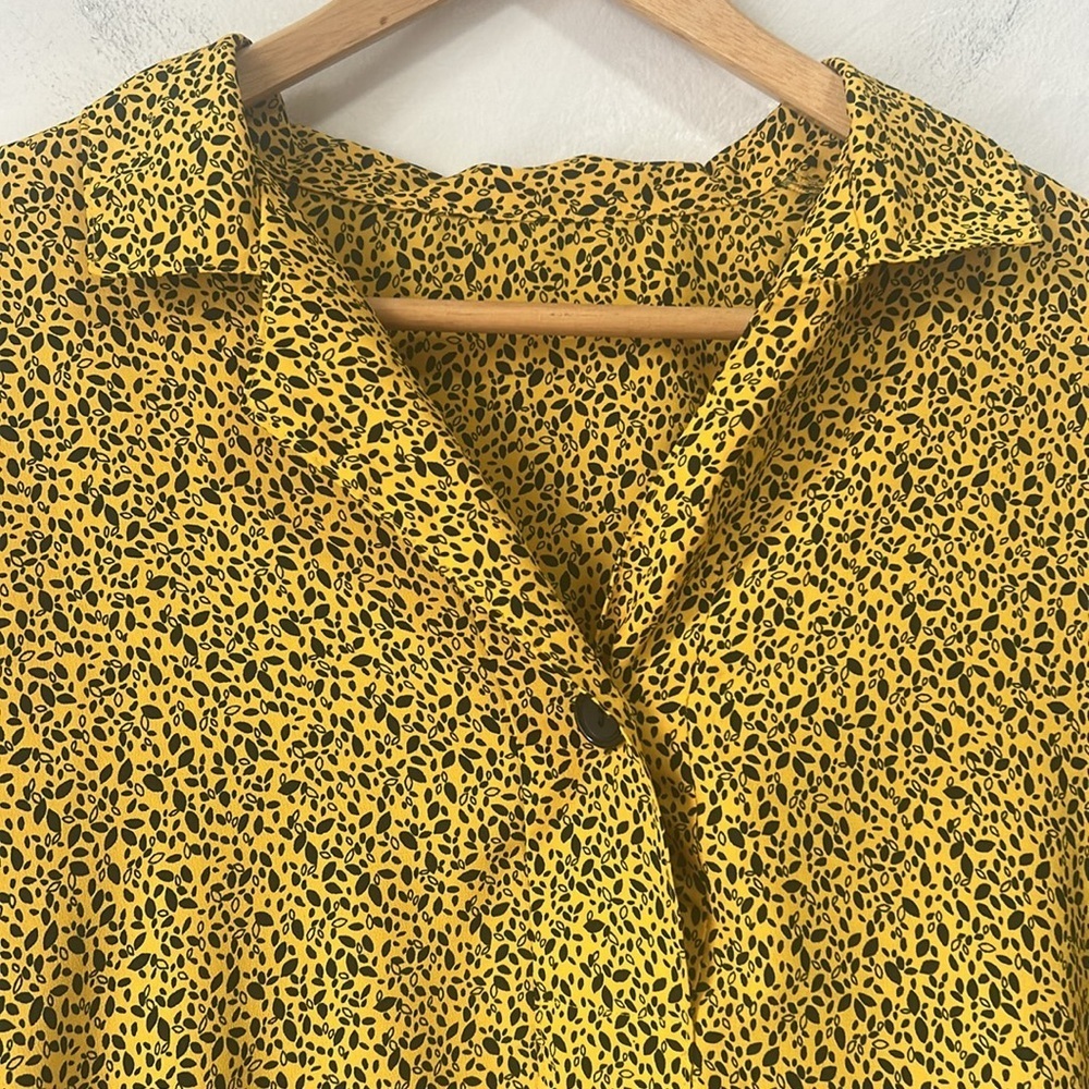 Vintage 80s 90s ditsy blouse, funky yellow bright shirt, Size M or L - Picture 2 of 5